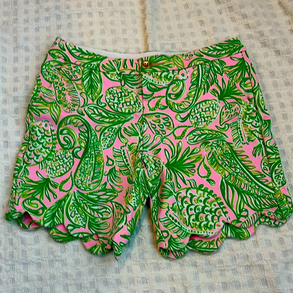 Lilly Pulitzer Stretch Scalloped Shorts.